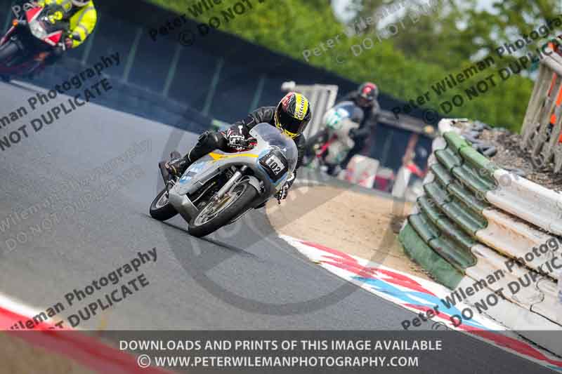 Vintage motorcycle club;eventdigitalimages;mallory park;mallory park trackday photographs;no limits trackdays;peter wileman photography;trackday digital images;trackday photos;vmcc festival 1000 bikes photographs